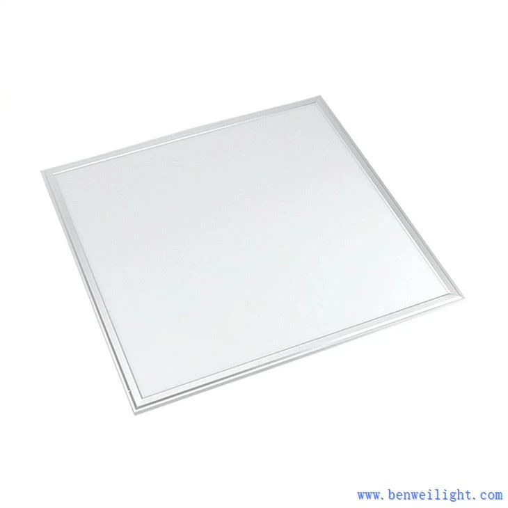 暖かい白い導かれたパネル