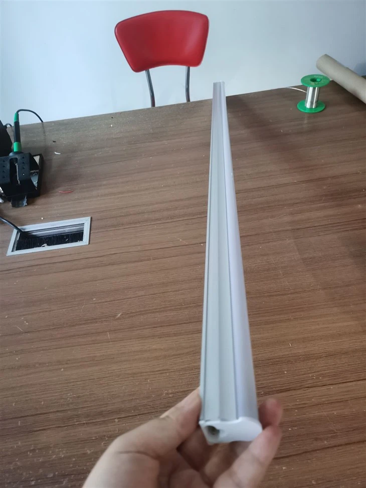 1.2m T5 LEDチューブライト 18W